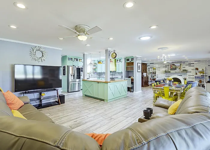 7 Mi To Saguaro Nat'l Park! Mtn-view Haven W/ Pool Holiday home